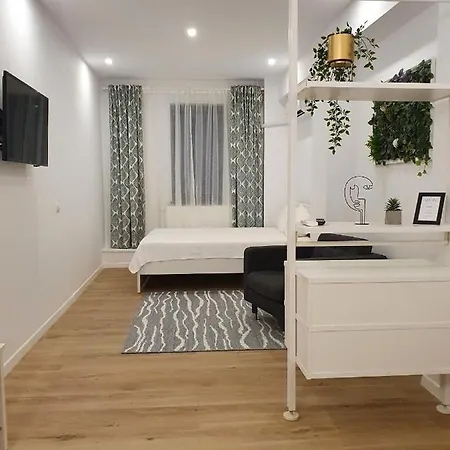 Pearl Studio Apartment Bucharest